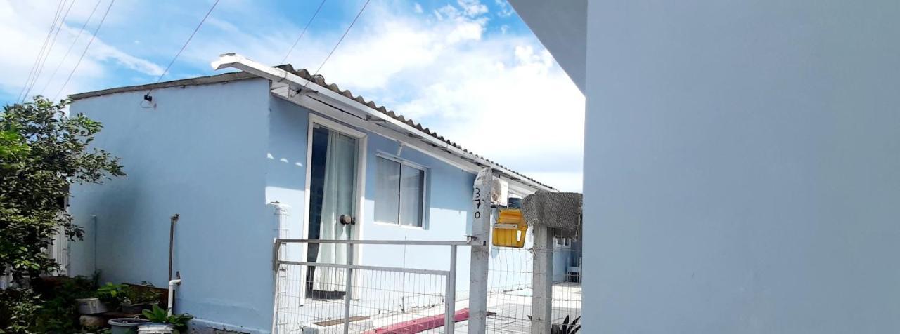Kitnet K1 Em Torres-Rs - Na Mais Bela Praia Gaucha - Cozinha - Banheiro - Ar Condicionado - Smart Tv 32' - Wi-Fi - Anfitria Superhost No Bnb Exterior foto