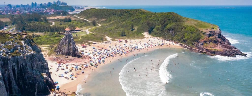 Kitnet K1 Em Torres-Rs - Na Mais Bela Praia Gaucha - Cozinha - Banheiro - Ar Condicionado - Smart Tv 32' - Wi-Fi - Anfitria Superhost No Bnb Exterior foto