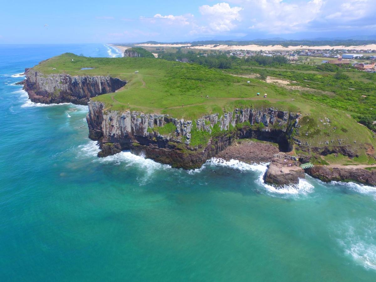 Kitnet K1 Em Torres-Rs - Na Mais Bela Praia Gaucha - Cozinha - Banheiro - Ar Condicionado - Smart Tv 32' - Wi-Fi - Anfitria Superhost No Bnb Exterior foto